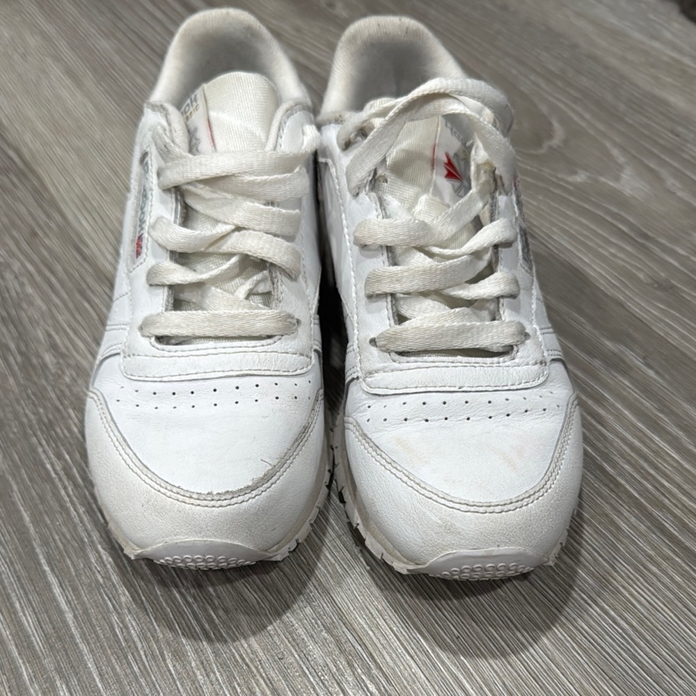Used Reebok White Sneakers Classic Low-Top Design